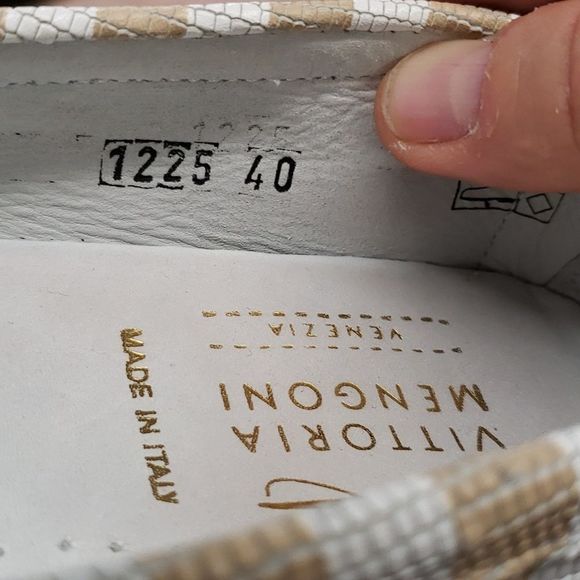 VITTORIA MENGONI LEATHER WOMENS LOAFERS Size 9 EUC - Picture 11 of 11